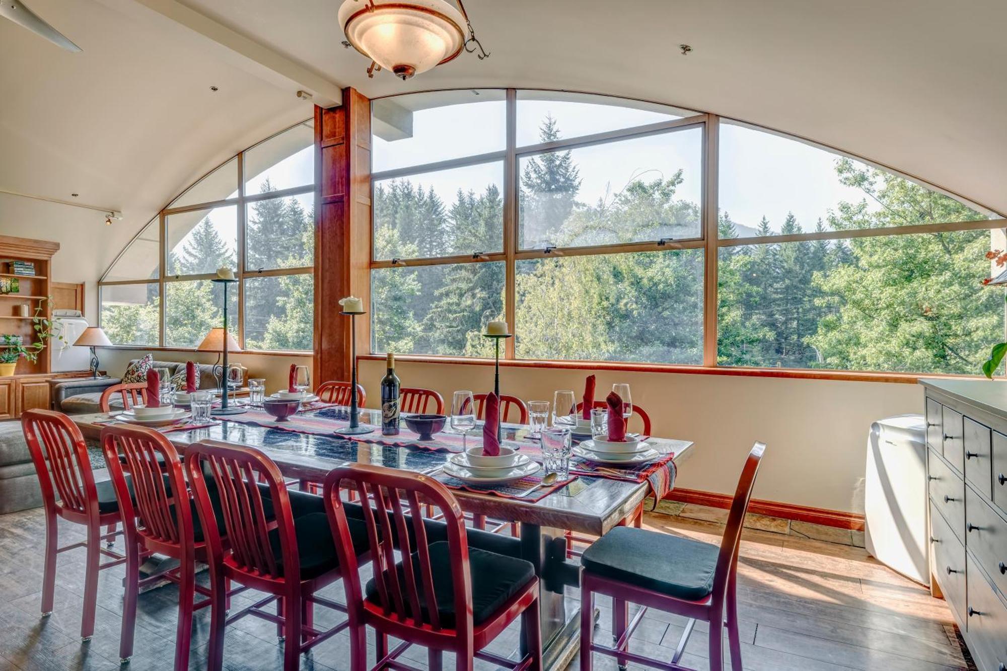 The Royal - Village Penthouse, Private Hot Tub With Mountain Views Apartment Whistler