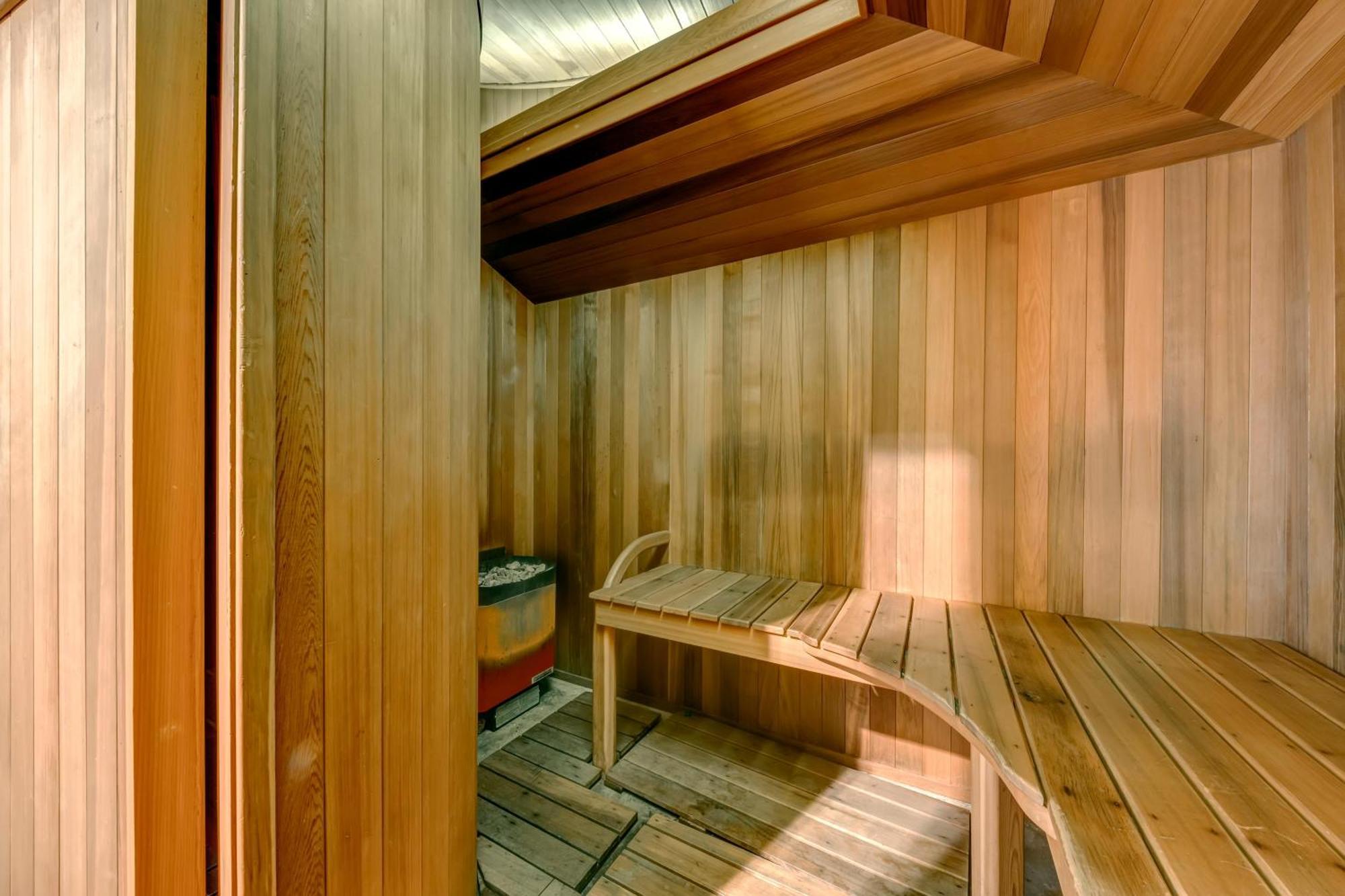 The Royal - Village Penthouse, Private Hot Tub With Mountain Views